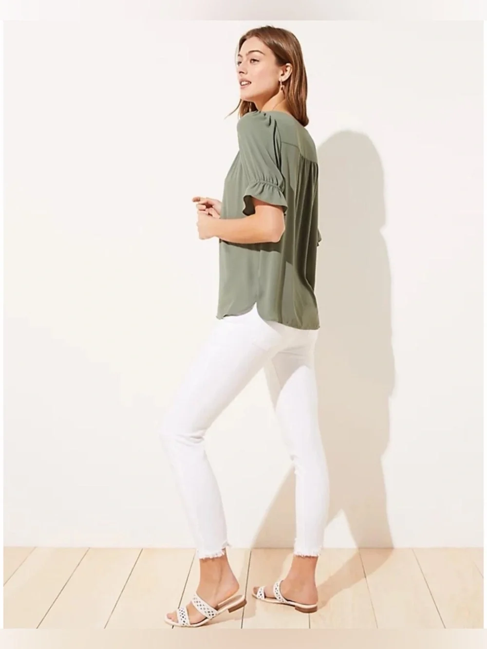 LOFT V-Neck Puff Sleeve Top in Eucalyptus Leaf Green size XS
